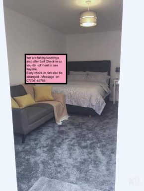  Flat 2 Modern Two Bedrooms home with en-suite, free parking and Netflix  Ноттингем